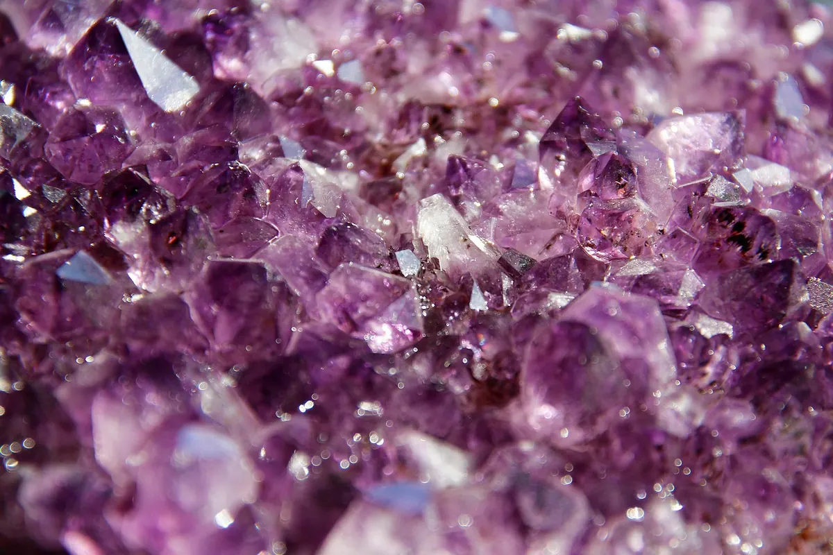 A Beginner's Guide to Identifying Common Gemstones by Colour and Lustre